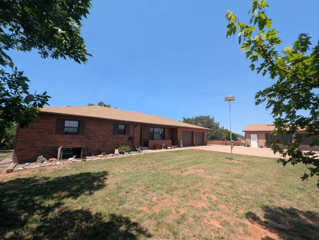 2261 NE Well Rd. near Medicine Lodge, Kansas — Exterior