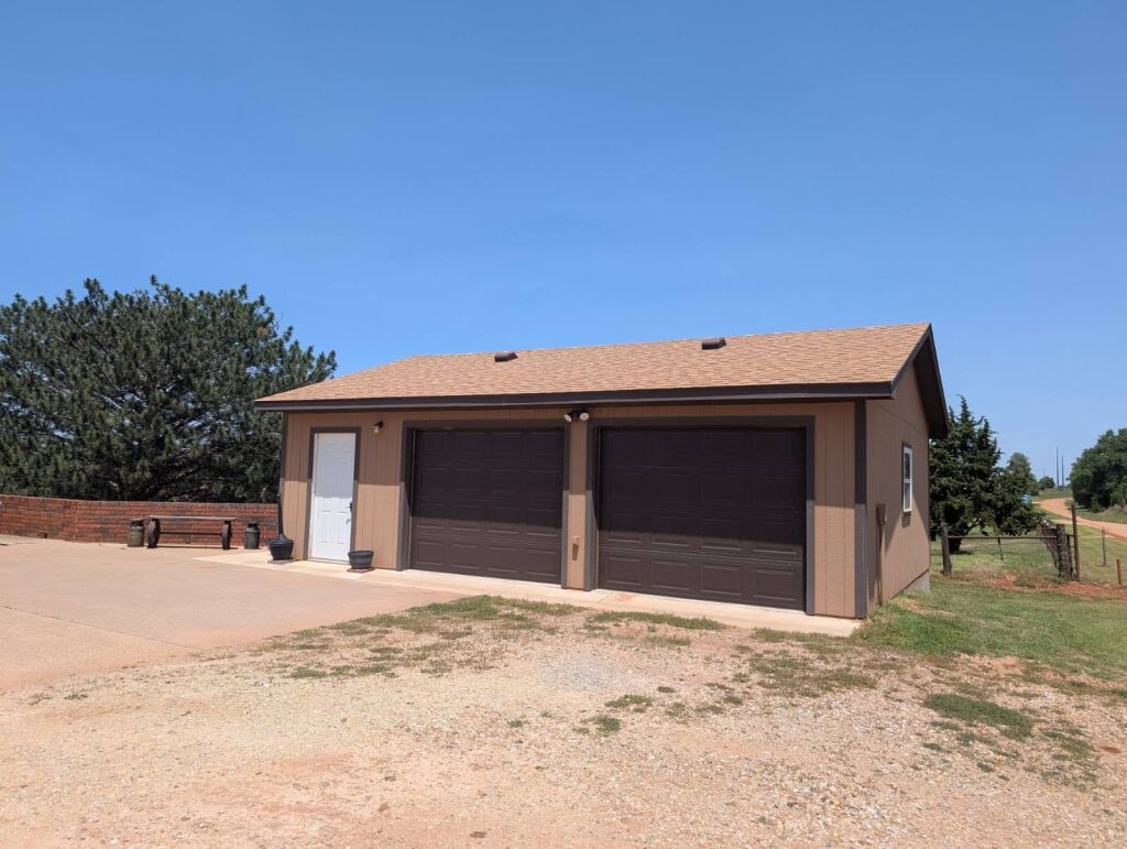 2261 NE Well Rd. near Medicine Lodge, Kansas — Exterior