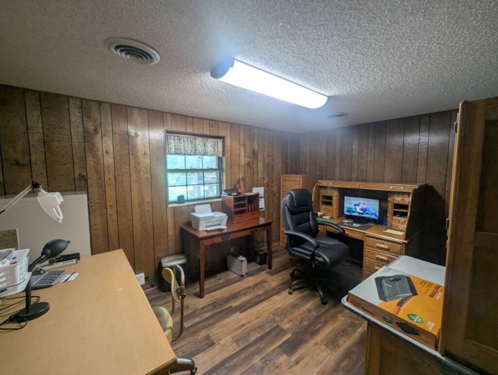 2261 NE Well Rd. near Medicine Lodge, Kansas — Exterior