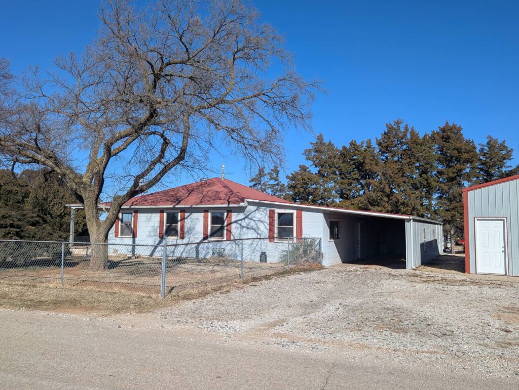 1002 N. Walnut in Medicine Lodge, Kansas — Exterior