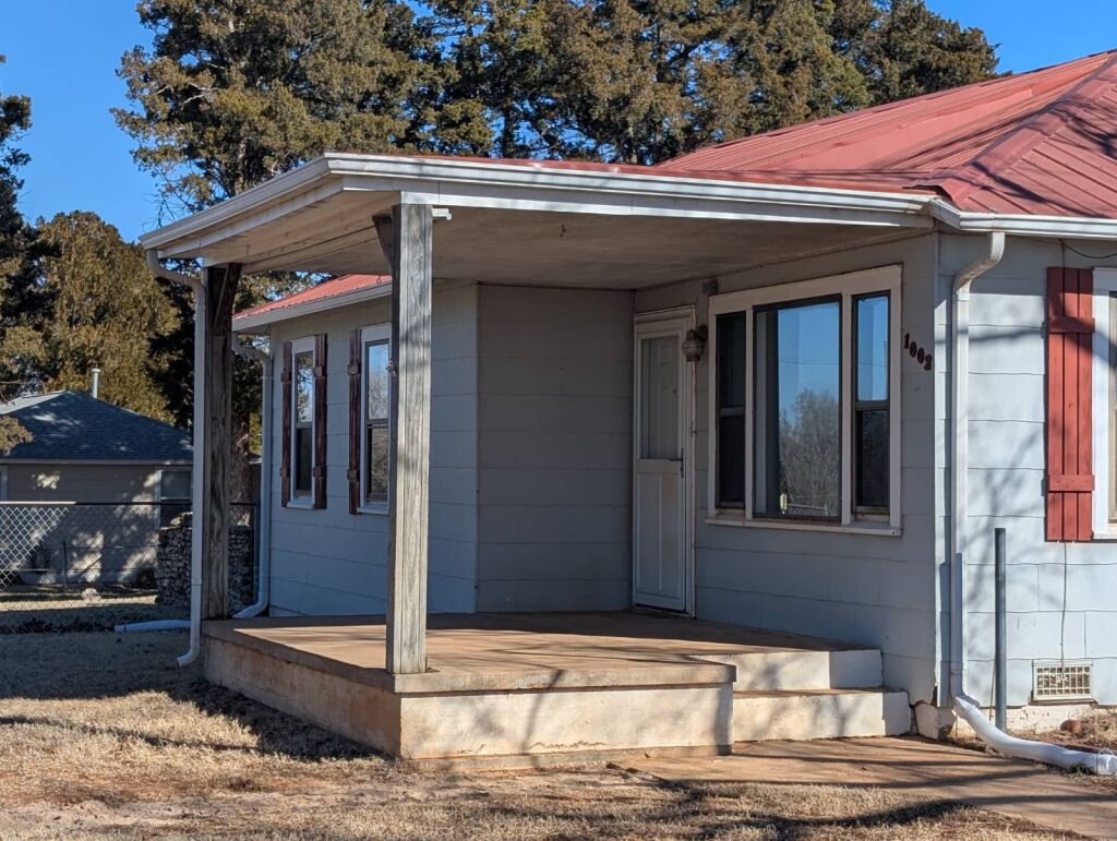 1002 N. Walnut in Medicine Lodge, Kansas — Exterior