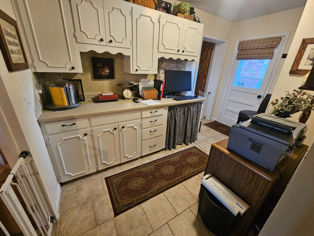 824 Marvin St. in Kiowa, Kansas — Living area