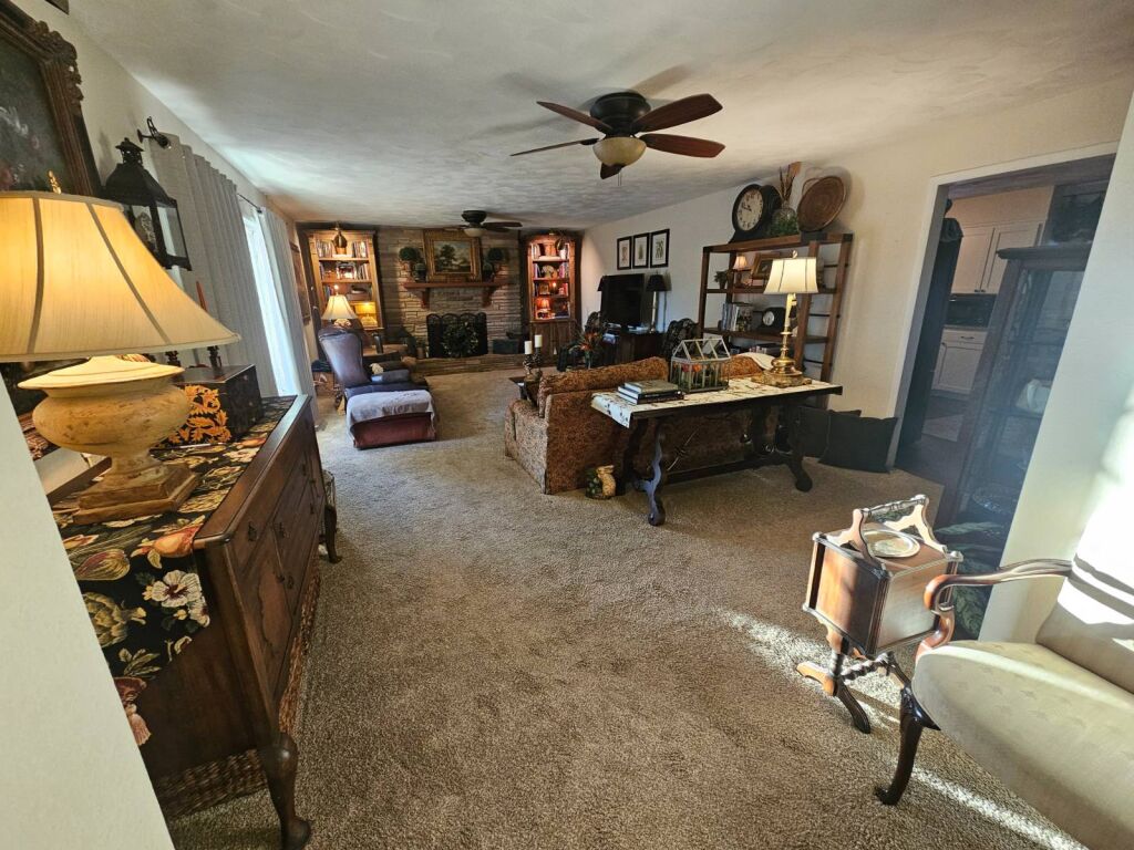 824 Marvin St. in Kiowa, Kansas — Living room