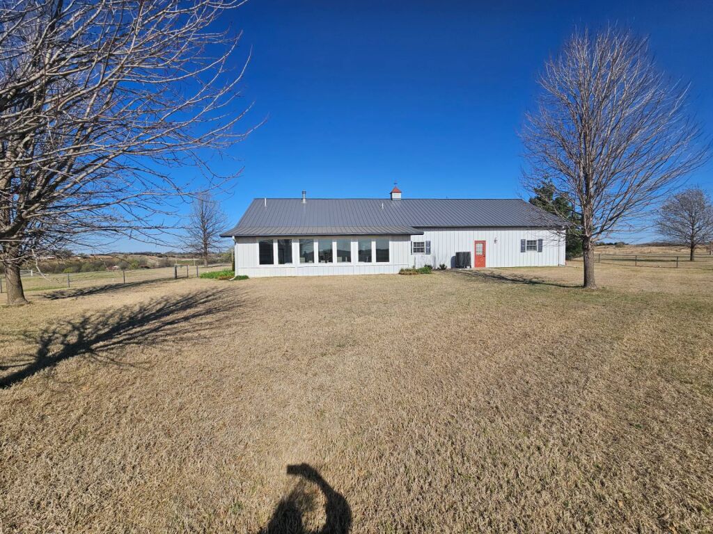 3993 SE State Highway K2 near Kiowa, Kansas — Exterior