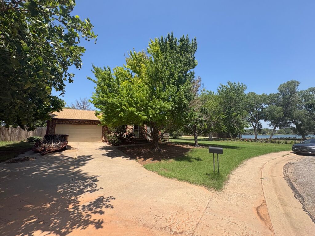 120 Kelly St. in Medicine Lodge, Kansas — Exterior