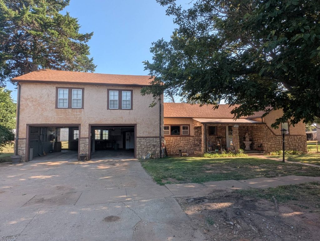 208 E. Benton St. in Sharon, Kansas
