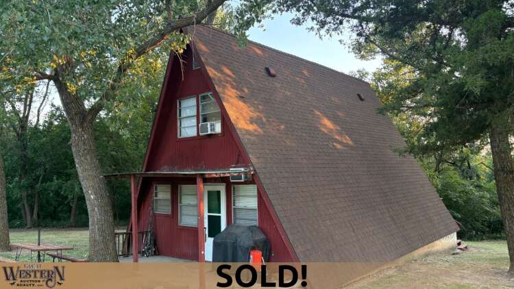 231 Hummingbird Rd. in Medicine Lodge, Kansas