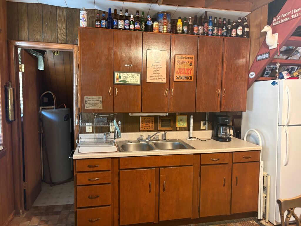 231 Hummingbird Rd. in Medicine Lodge, Kansas — Kitchen