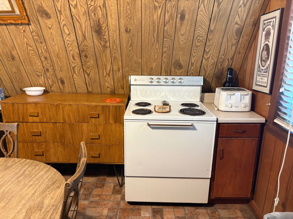 231 Hummingbird Rd. in Medicine Lodge, Kansas — Kitchen