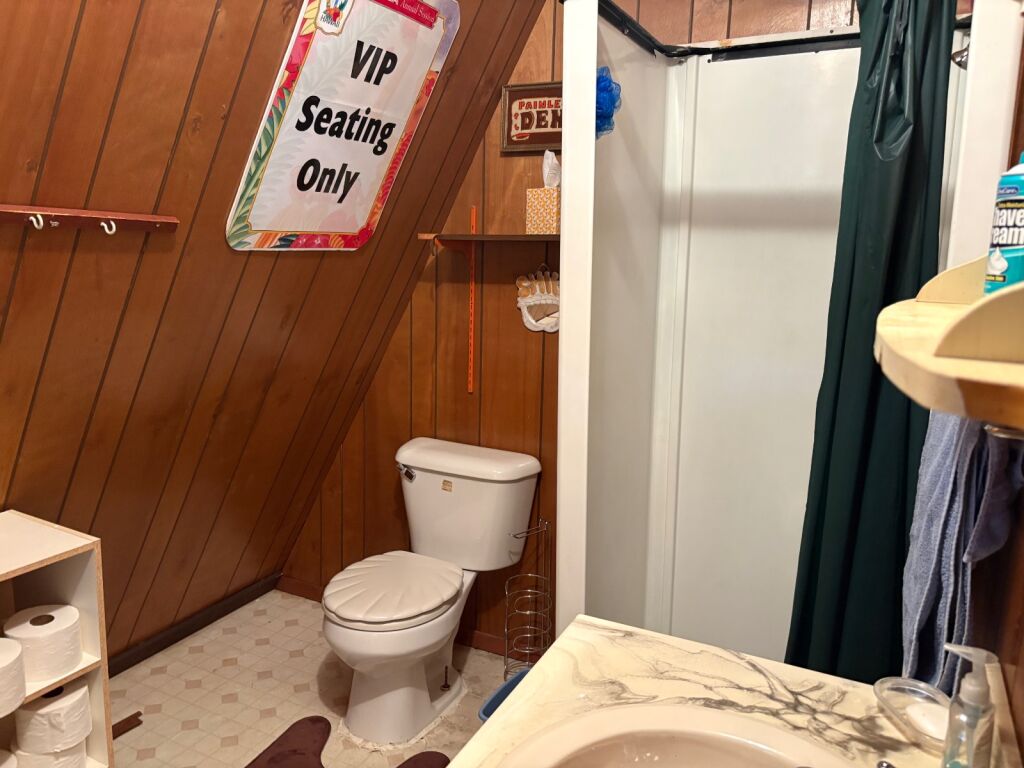 231 Hummingbird Rd. in Medicine Lodge, Kansas — Bathroom