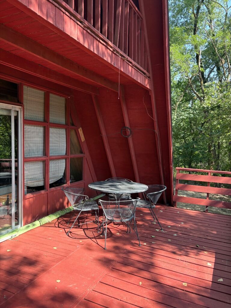 231 Hummingbird Rd. in Medicine Lodge, Kansas — Deck