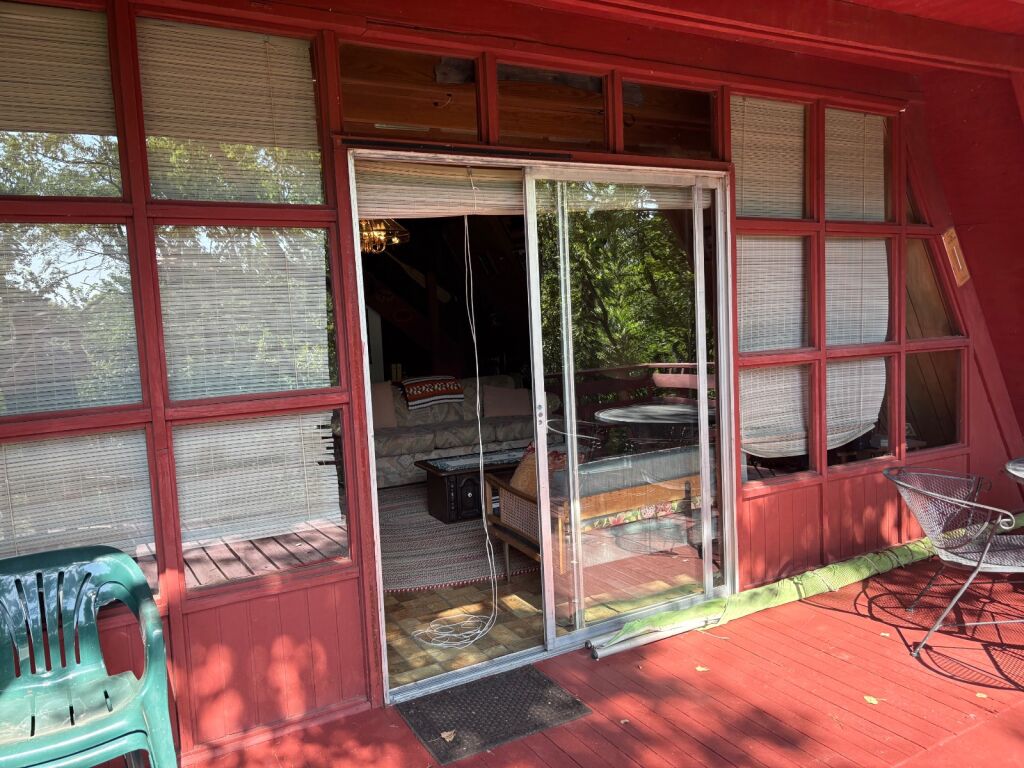231 Hummingbird Rd. in Medicine Lodge, Kansas — Deck