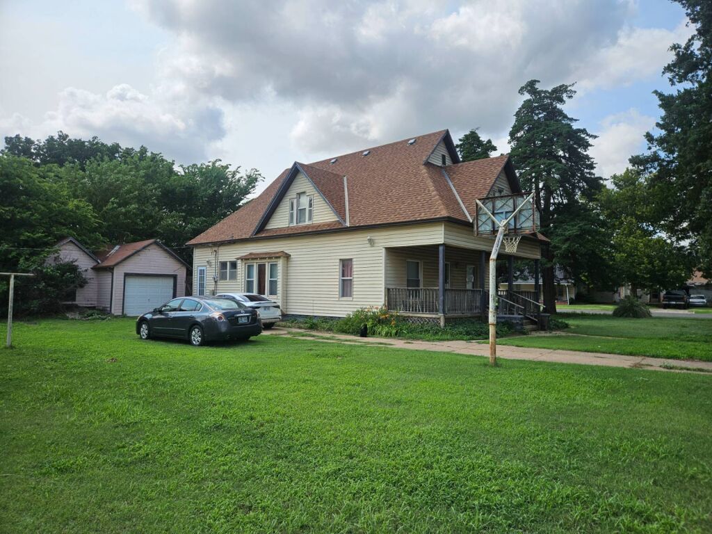 403 S. 8th St. in Kiowa, Kansas — Exterior