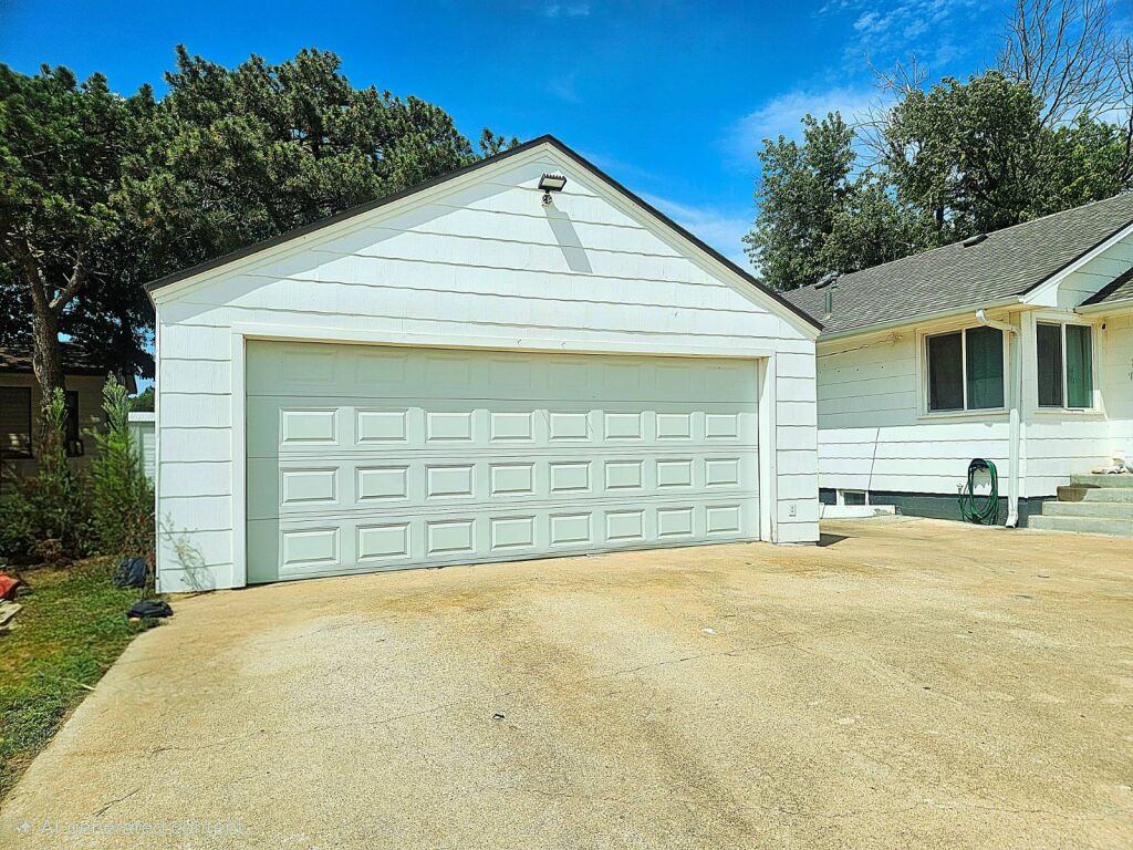 415 S. 4th St. in Kiowa, Kansas — Exterior