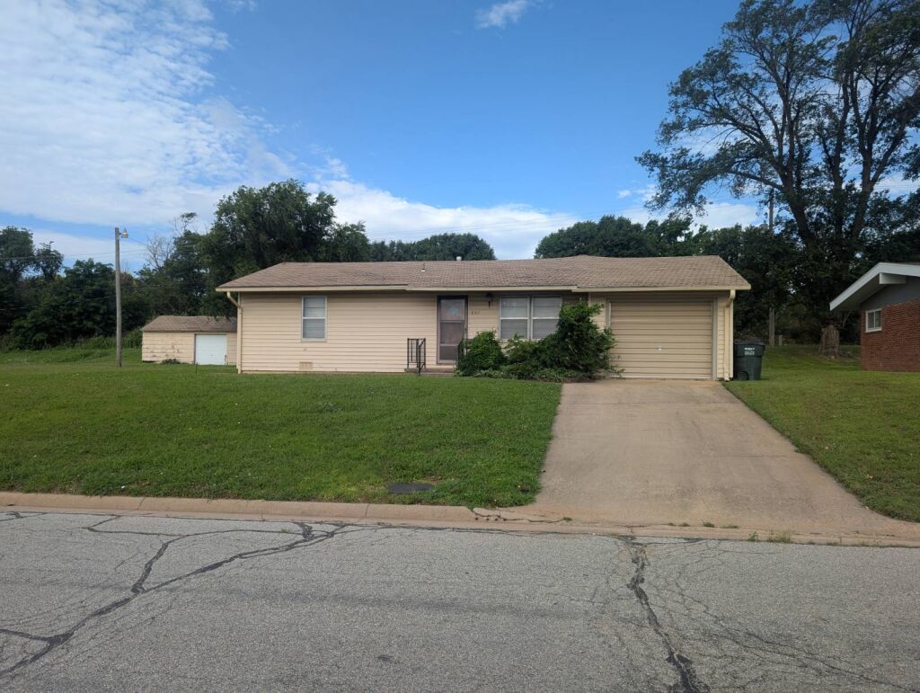 807 N. Cedar in Medicine Lodge, Kansas — Exterior