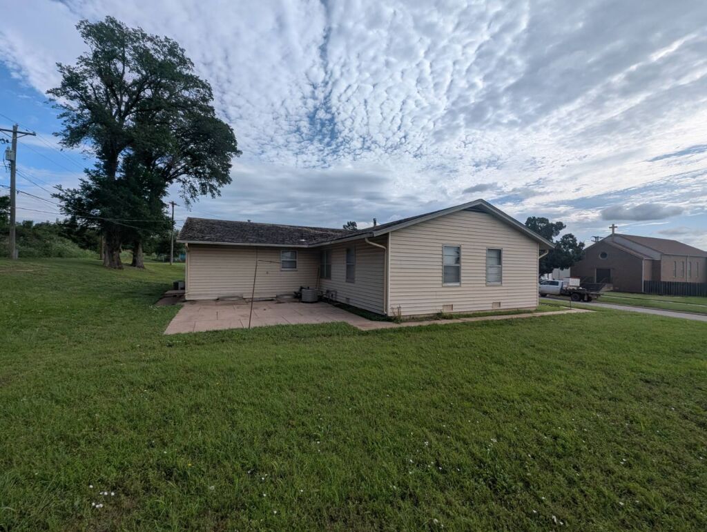 807 N. Cedar in Medicine Lodge, Kansas — Exterior