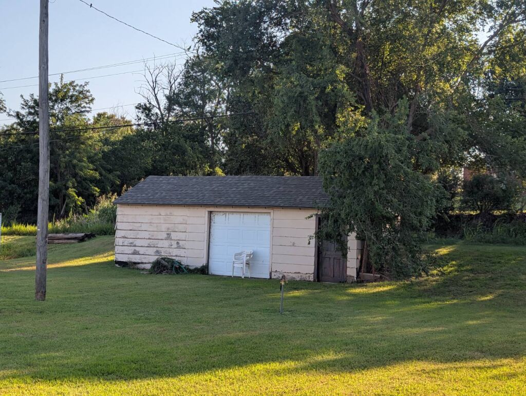 807 N. Cedar in Medicine Lodge, Kansas — Exterior