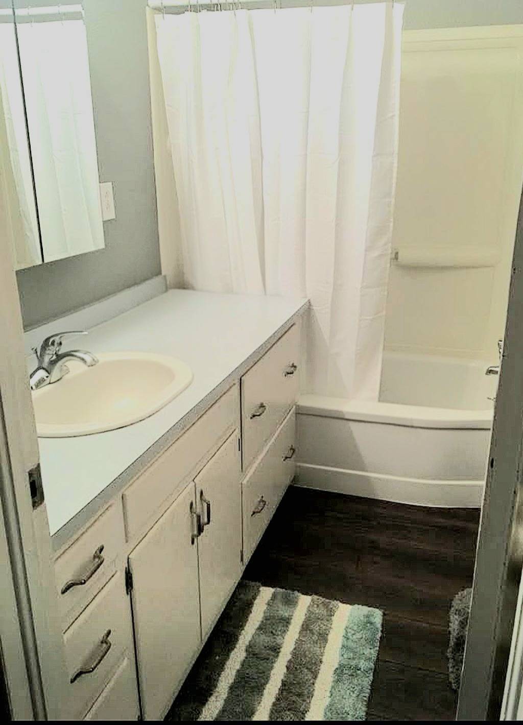 430 Campbell St. in Kiowa, Kansas — Bathroom