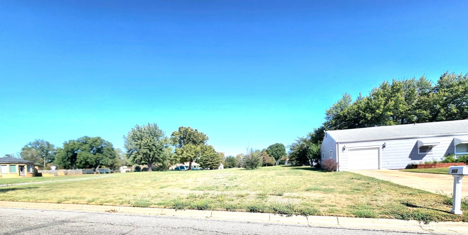 312 S. 9th St. in Kiowa, Kansas — Corner lot