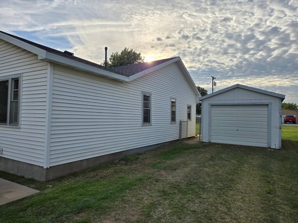 321 N. Dresden St. in Cunningham, Kansas — Exterior