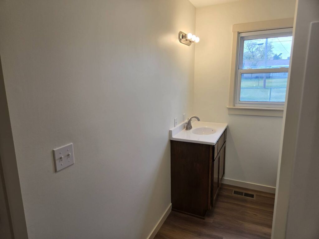 321 N. Dresden St. in Cunningham, Kansas — Bathroom